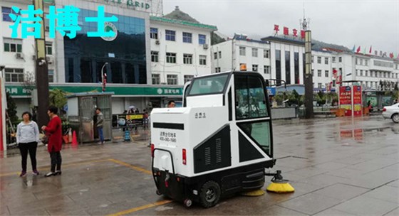 馬路掃地車 馬路掃地車