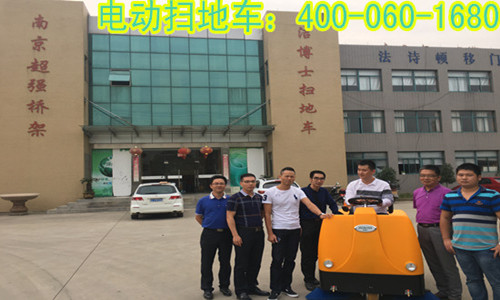 潔博士電動(dòng)掃地車加入到村莊環(huán)境整治行列了