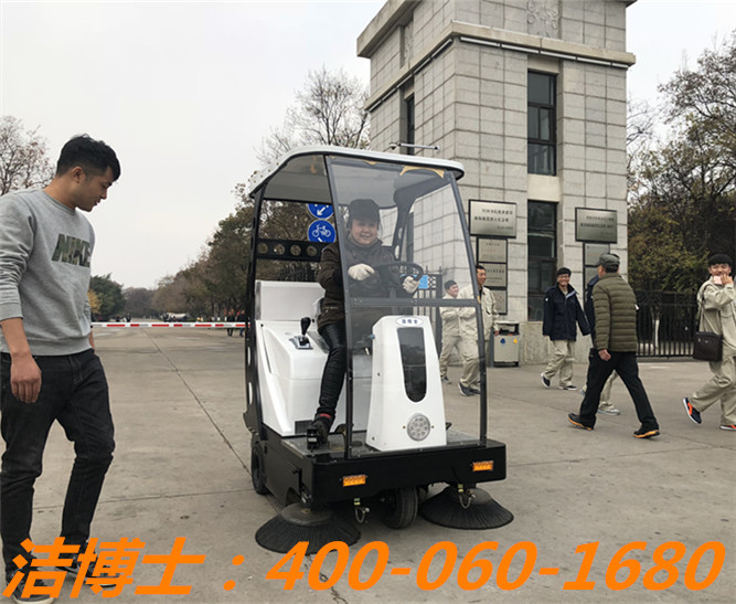 潔博士電動(dòng)掃地車(chē)客戶案例——淮海戰(zhàn)役烈士紀(jì)念塔管理局 潔博士電動(dòng)掃地車(chē)客戶案例——淮海戰(zhàn)役烈士紀(jì)念塔管理局