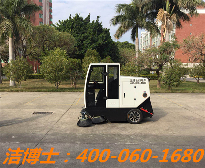 潔博士電動(dòng)掃地車客戶案例——泉州軍分區(qū) 潔博士電動(dòng)掃地車客戶案例——泉州軍分區(qū)